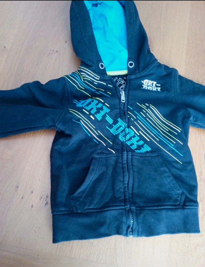 Veste zippée à capuche taille 3 ans en très bon état - photo numéro 2