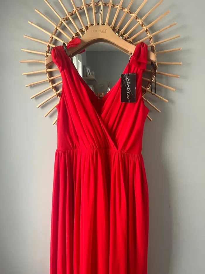 Robe rouge de soirée marque Apart neuve avec étiquette taille 38 - photo numéro 3