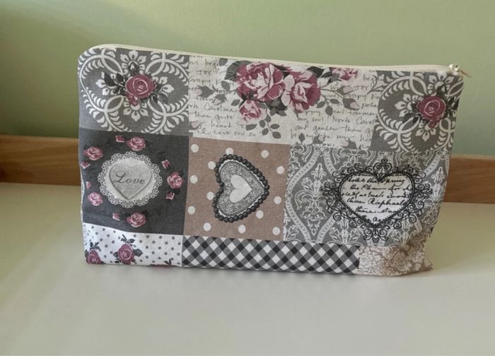 Grande trousse de toilette thème Romance - photo numéro 2