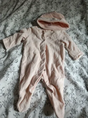 Grenouillère velours rose avec bonnet Primark Naissance