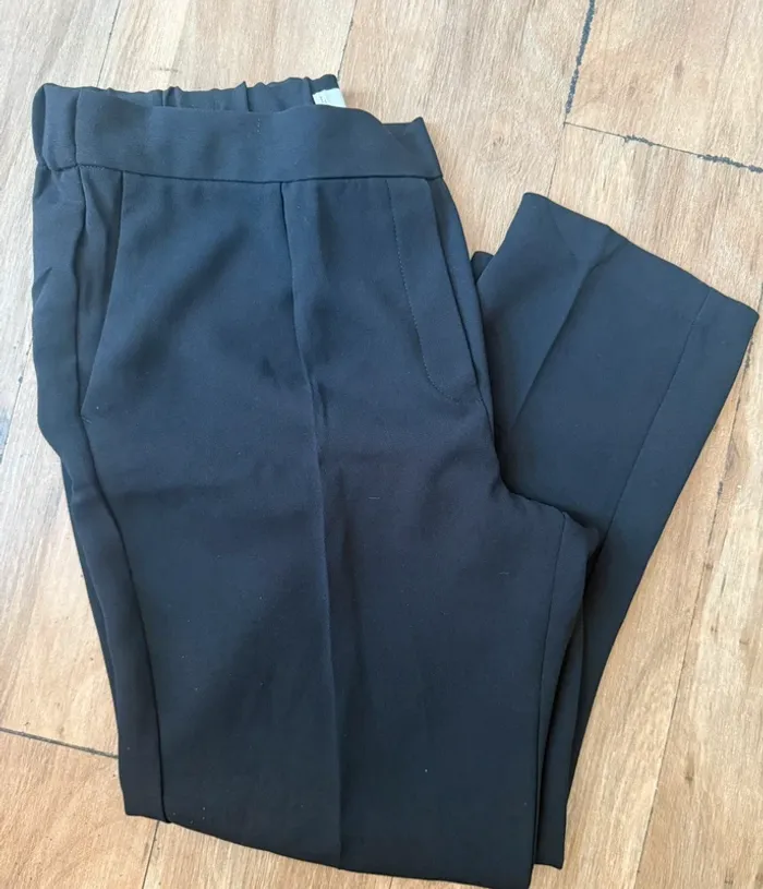 Pantalon noir Mango coupe carotte 7/8 – Taille L
