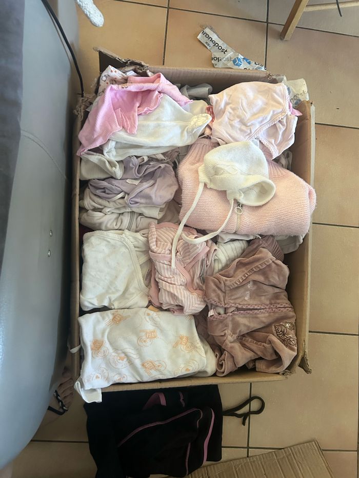 Lot de 39 vêtements bébé taille naissance