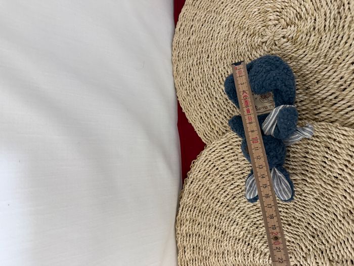 Petit doudou porte monnaie lapin bleu Moulin Roty - photo numéro 3