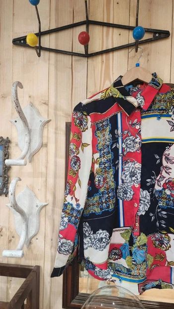 Superbe chemisier vintage fluide avec motifs fleurs et cachemire