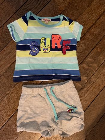 T-shirt et short pour bébé de 9 mois