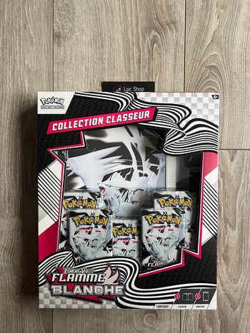 POKÉMON - COFFRET CLASSEUR EV 10.5 FLAMME BLANCHE - FR - NEUF & DEFAUT SCELLAGE