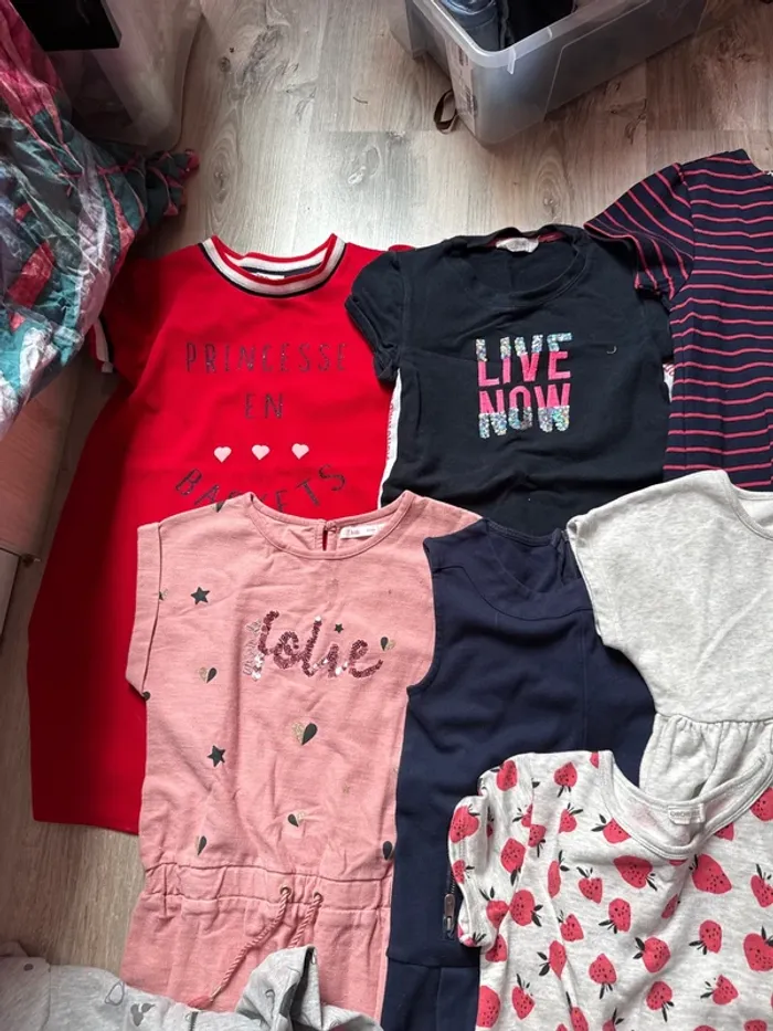 Lot 12 jolies robes automne hiver fille 8 ans - photo numéro 2