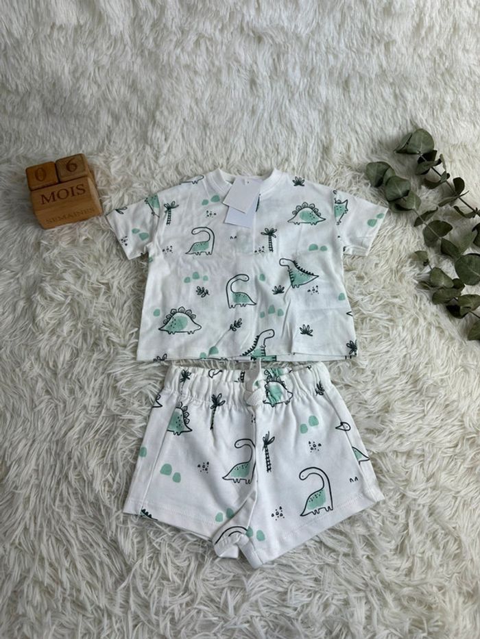 Ensemble short t-shirt dino Kiabi taille 6 mois