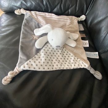 DOUDOU PLAT LAPIN OBAIBI CARRÉ ÉTOILE GRIS BLANC 27 CM