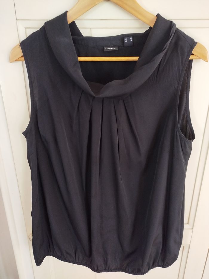 Haut noir en viscose