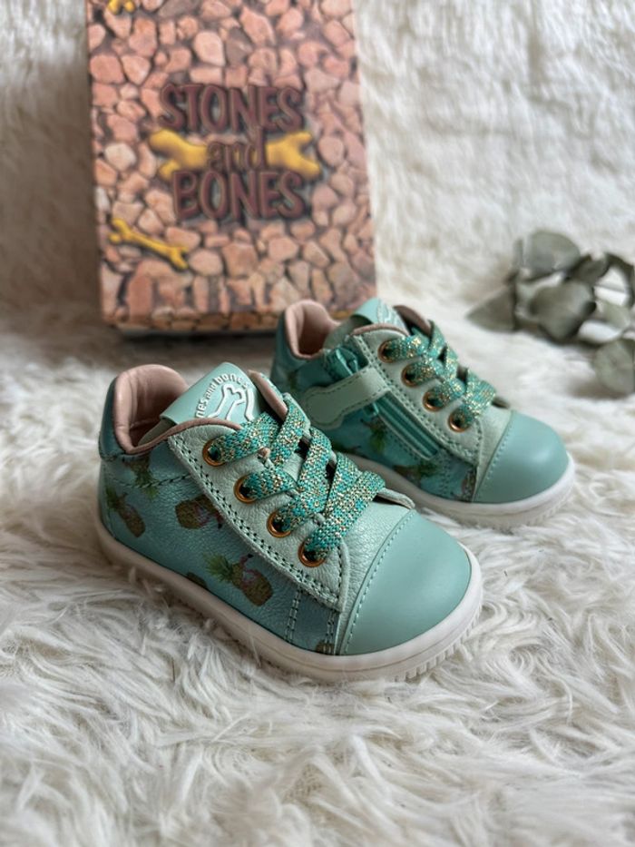 Paire de chaussures Stones and bornes taille 18 - photo numéro 2