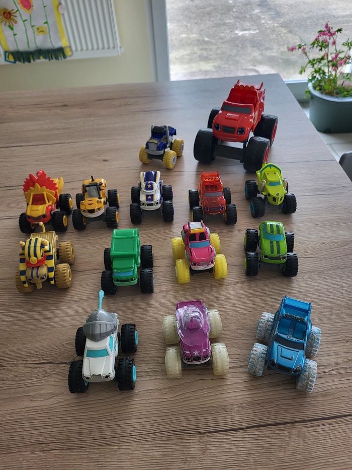 Cascade Blaze et les monsters machines + 14 vehicules - photo numéro 3