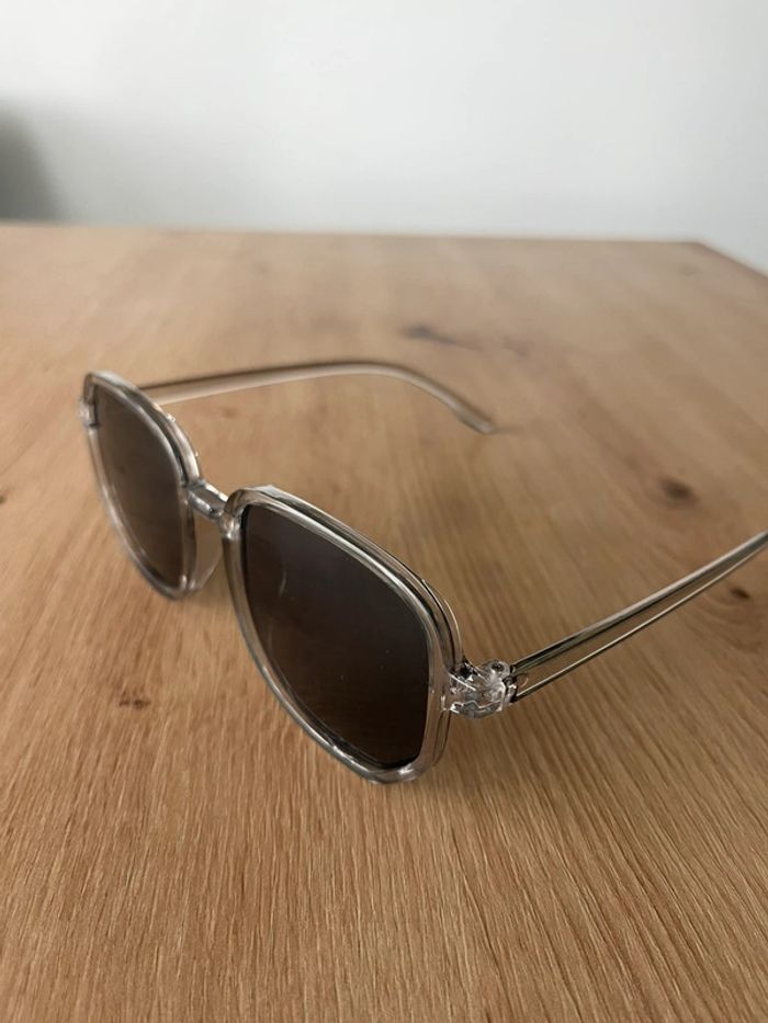 Lunettes de soleil femmes neuves - photo numéro 2