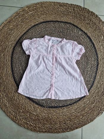 Jolie chemise manches courtes taille 24 mois