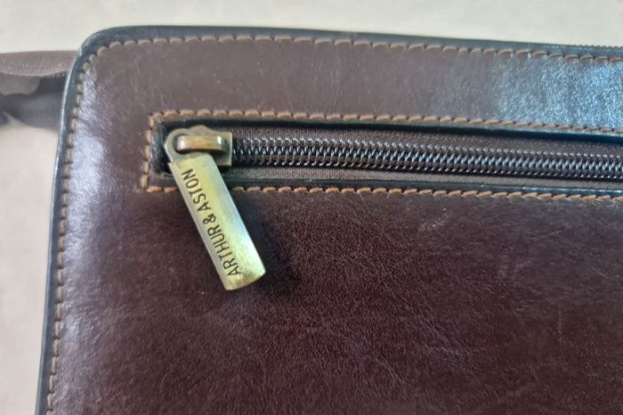 Sacoche / pochette en cuir Arthur et Aston  , marron - photo numéro 5