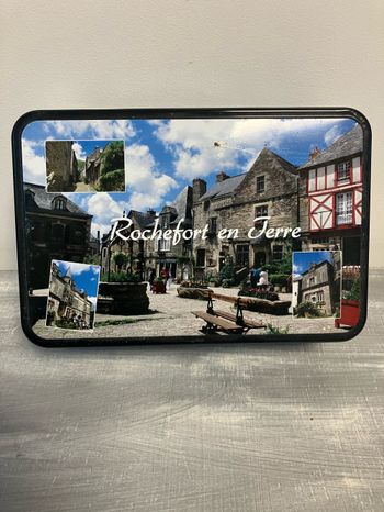 Jolie boite métallique Rochefort en Terre