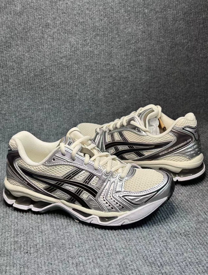ASICS Gel-Kayano 14 taille 43.5 - photo numéro 3