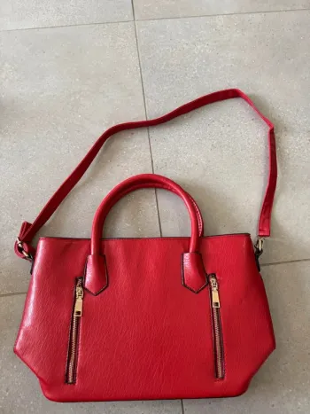 Sac à main et bandoulière rouge, bon état, 31*24cm