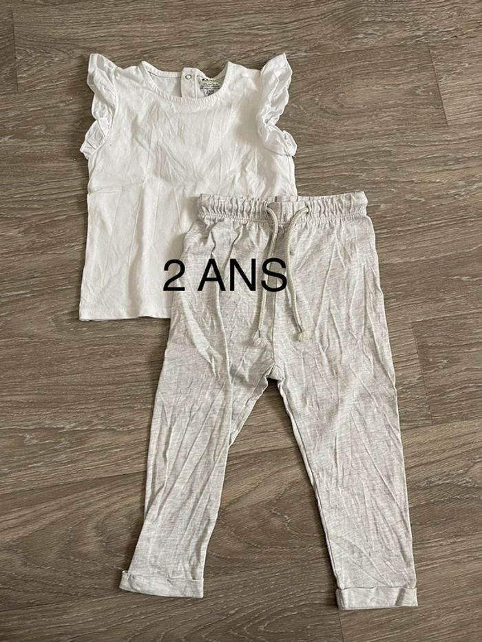 Ensemble t-shirt + pantalon 2 ans