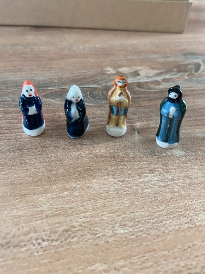 Lot de 4 figurines