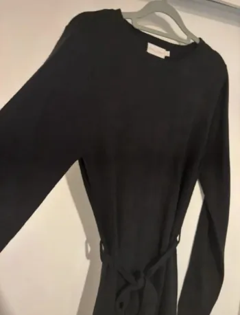 Robe pull noire neuve à ceinture – Anna Karel – Taille M