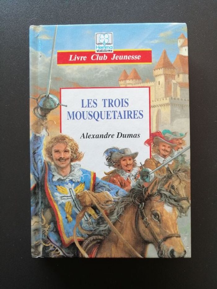 Livre Les trois mousquetaires d'Alexandre Dumas en très bon état