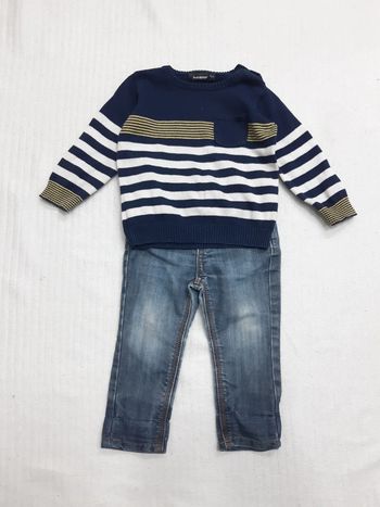 Tenue pull rayé et pantalon jean