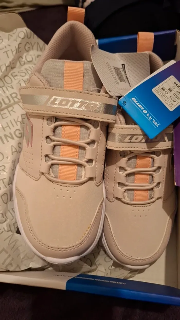 Baskets à scratchs Lotto pointure 32 - photo numéro 2