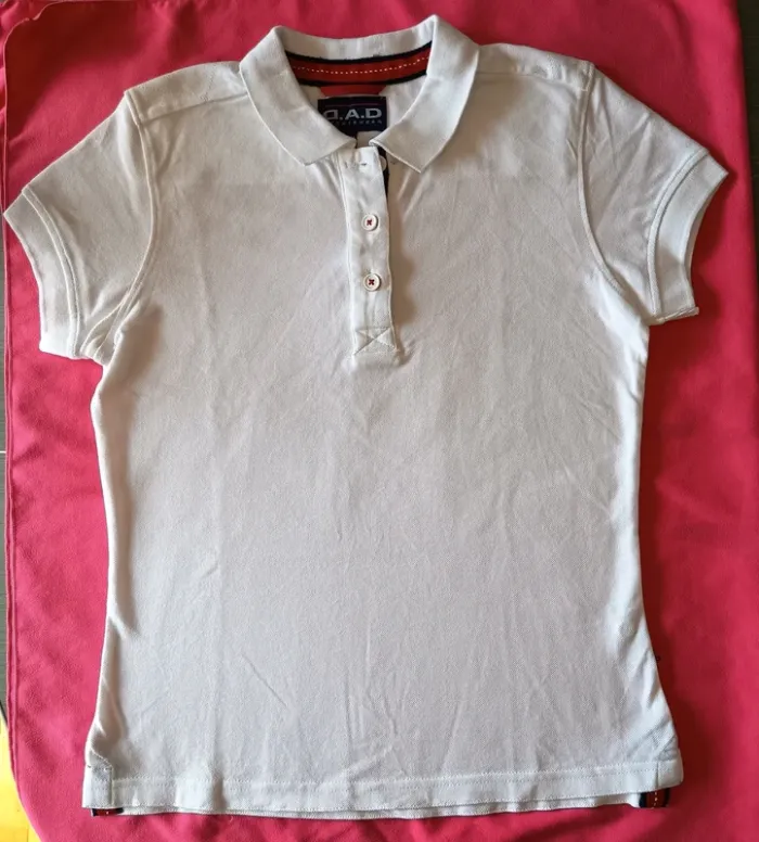 Polo manches courtes. Marque sportswear. (A211)