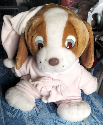 Très belle peluche bébé chien
