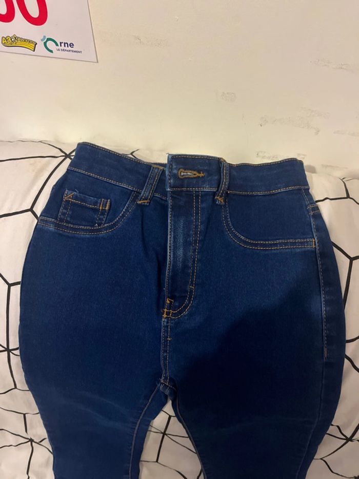 Jean bleu - photo numéro 2