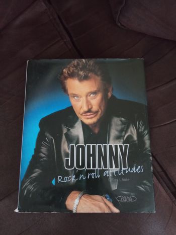 Beau Livre "Johnny Rock'n roll attitudes" par Gilles Lhote
