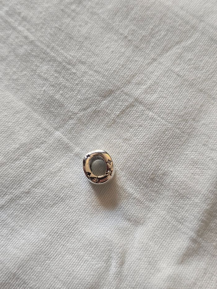 Charm Lettre O Étoiles