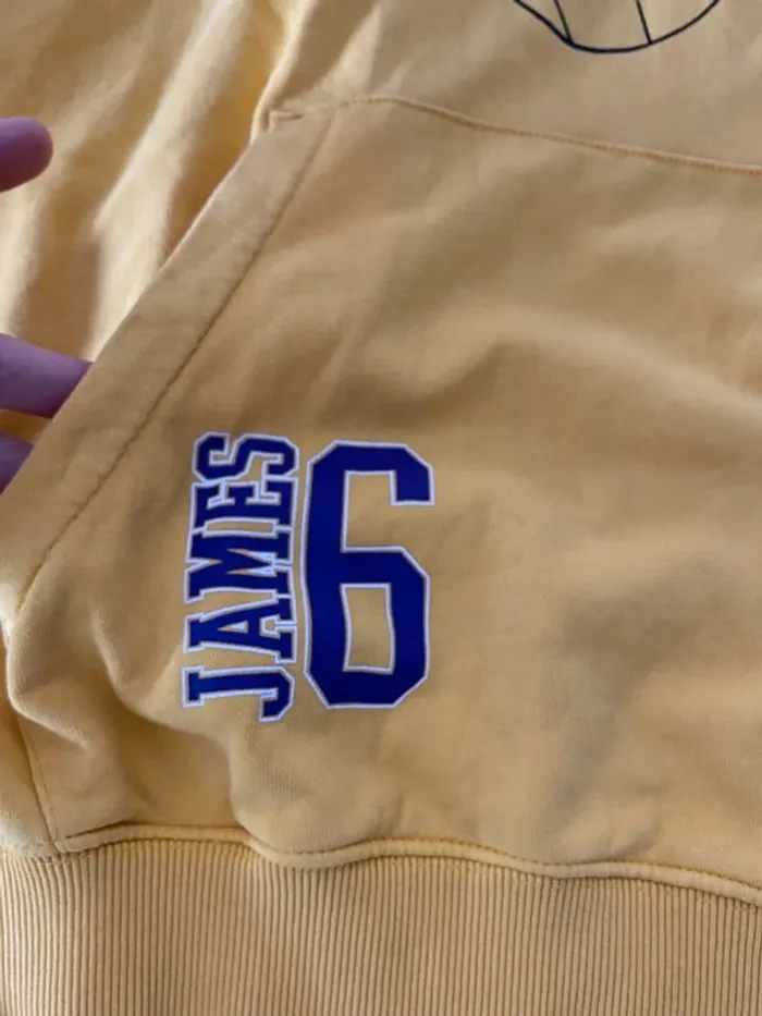🏀 Sweat à Capuche Lakers Jaune – Taille S – LeBron James #6 – Collector & Parfait État - photo numéro 3