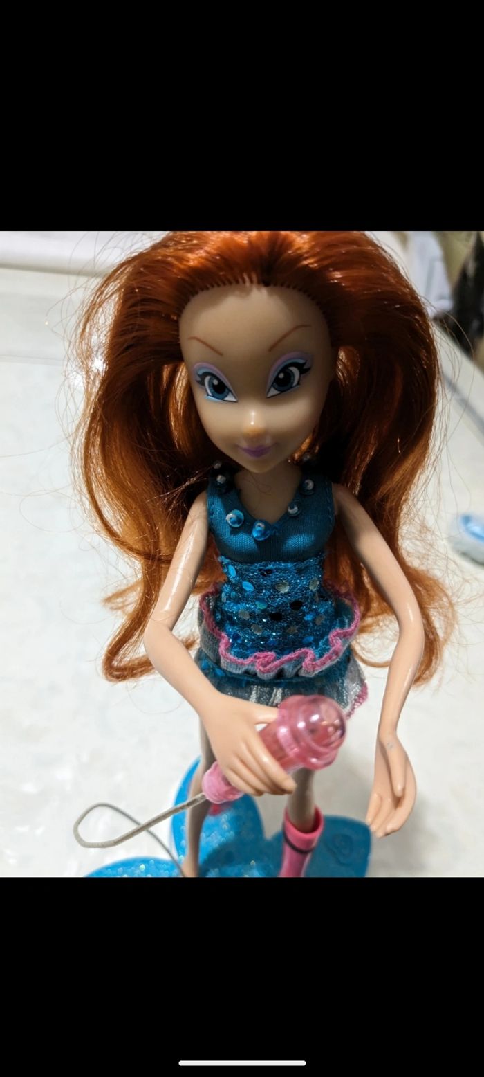 Magnifique poupée winks Bloom et son microphone magique. - photo numéro 5