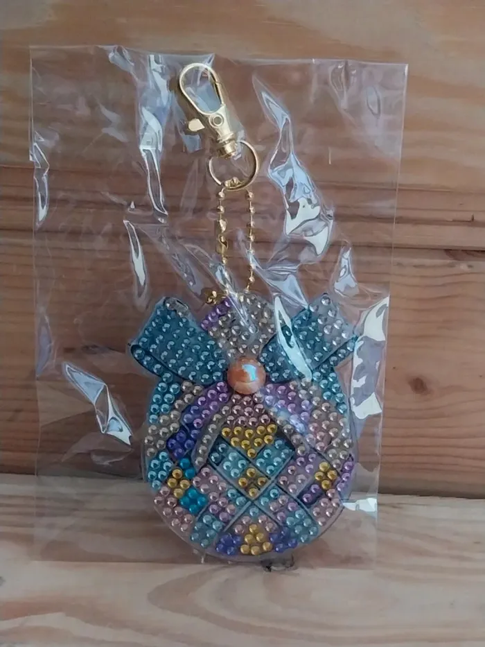 Porte clé recto / verso œuf de pâques en Diamond painting