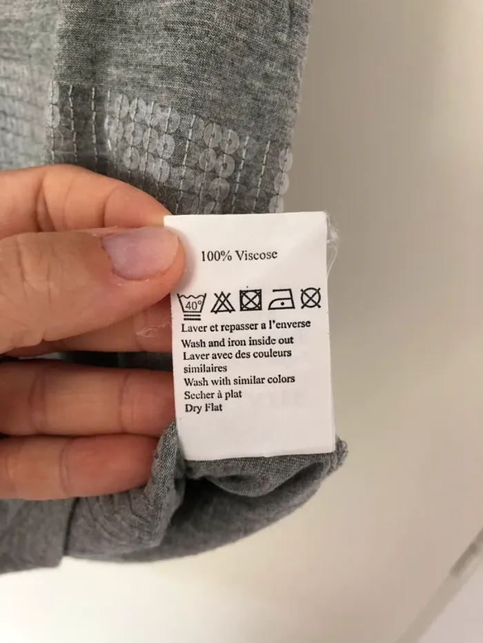 Débardeur gris à paillettes La Fée Maraboutée taille 1 - photo numéro 4