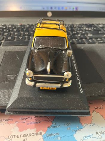 Hindustan Ambassador « New Delhi » échelle 1/43