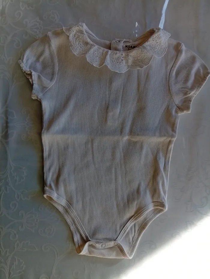 Body côtelé à col brodé