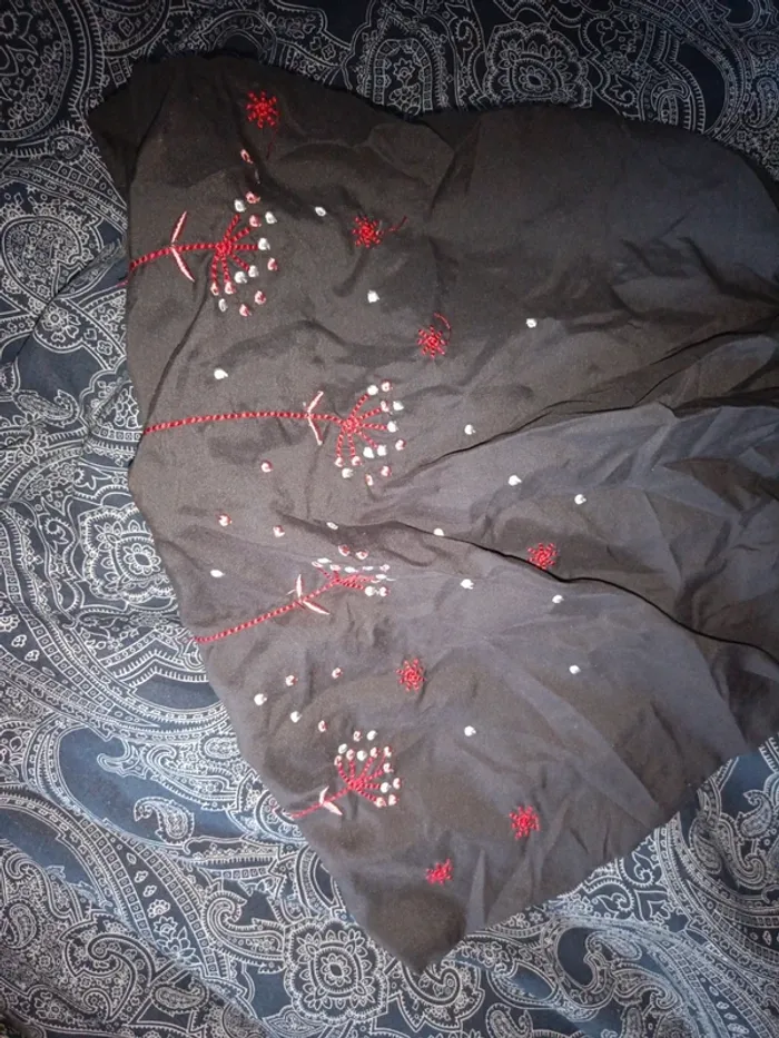 Robe grise broderies fleurs rouges 18mois - photo numéro 3