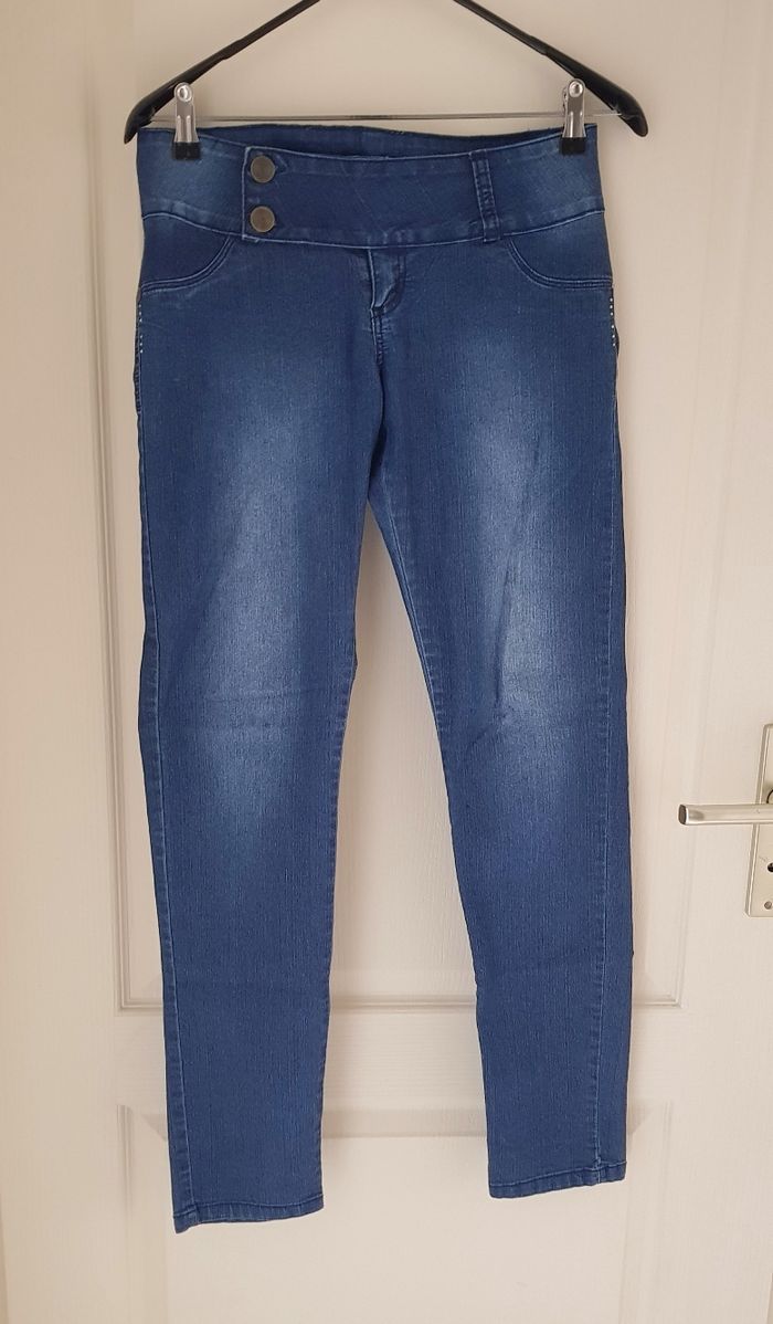 Jean slim bleu taille 38 – effet délavé et strass