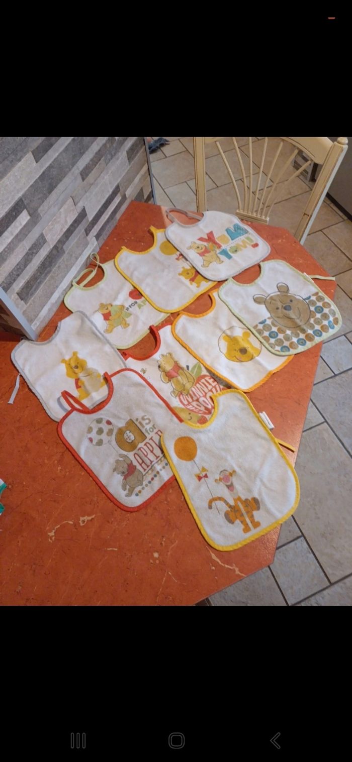 Lot de 9 bavoirs Winnie l ourson