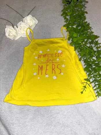 Très beau tee shirt à fine bretelle pour bébé fille