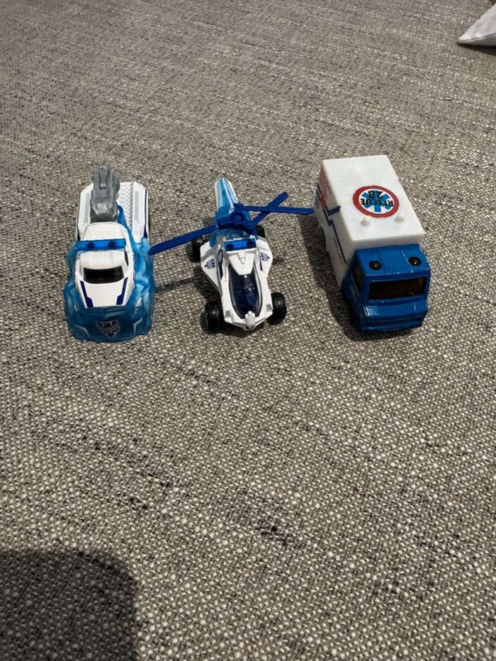 Lot trois petits véhicules