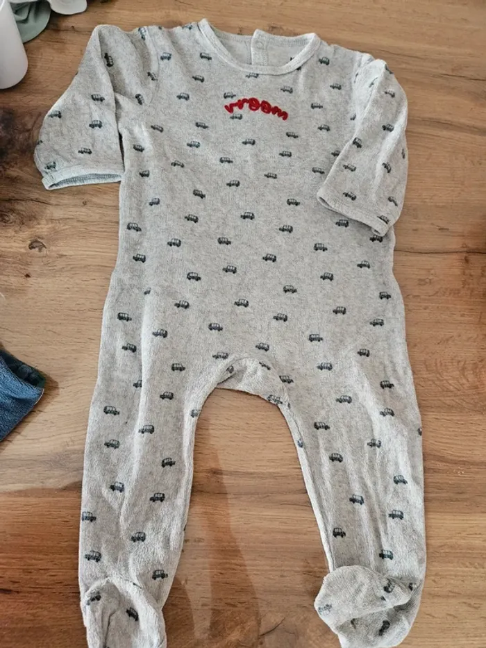 Pyjama 1 pièce kiabi 12 mois vroum bébé garçon
