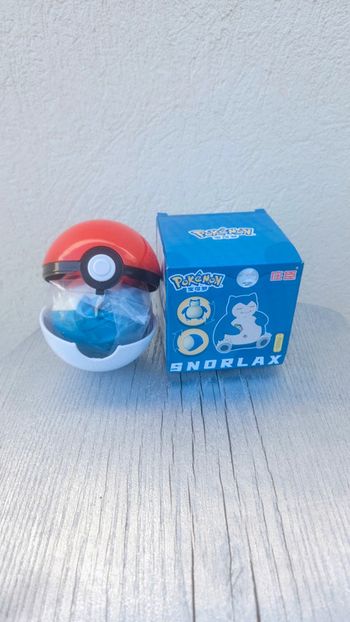 Figurine Pokémon Ronflex avec Pokéball