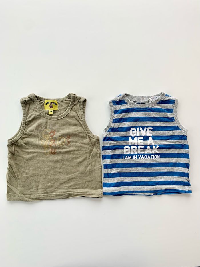Lot de 2 t-shirt / marcels sans manches 12 mois