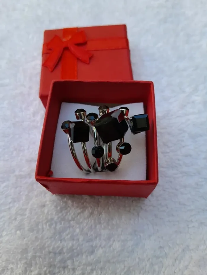 Superbe Bague avec Pierres noires, couleur argentée, taille 60 - photo numéro 2