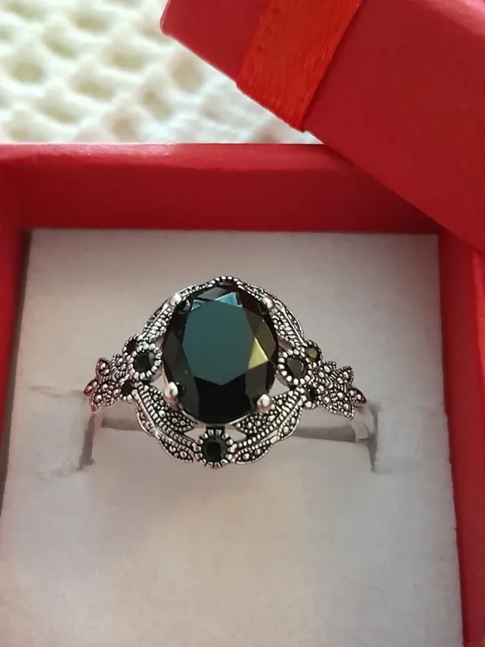 Bague, avec grande pierre noire, entourée de strass, taille 60 - photo numéro 2
