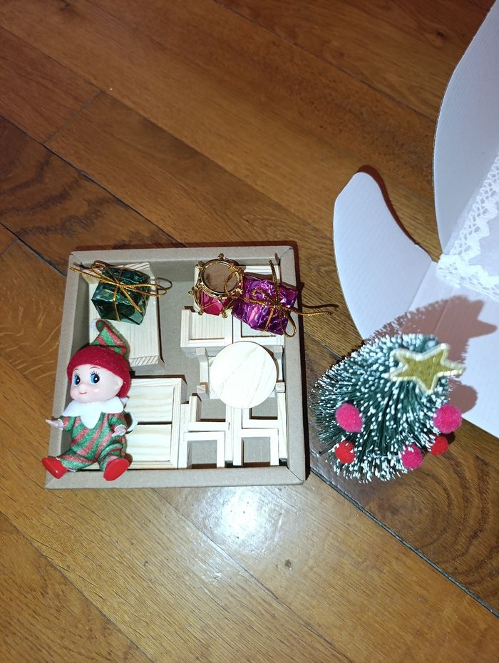 Valise maison miniature bébé lutin de Noël - photo numéro 7